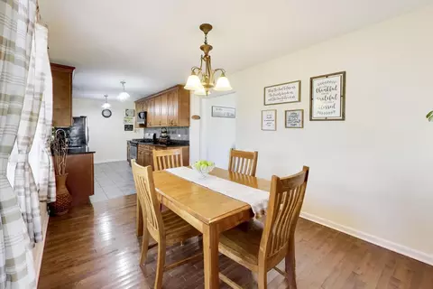 Dining - 8324 44th Pl, Lyons, IL 60534 photo 2 of 2