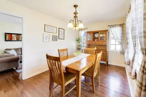 Dining - 8324 44th Pl, Lyons, IL 60534 photo 1 of 2