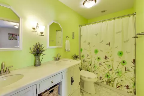 Bath - 8324 44th Pl, Lyons, IL 60534 photo 1 of 2