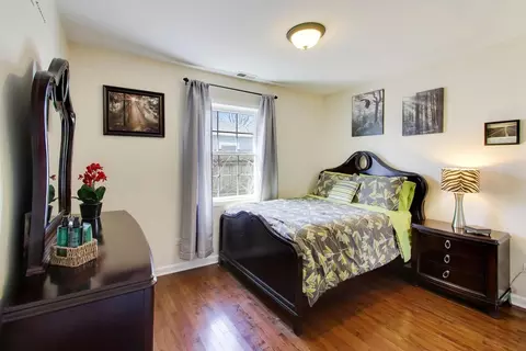 Bedroom - 8324 44th Pl, Lyons, IL 60534 photo 4 of 5