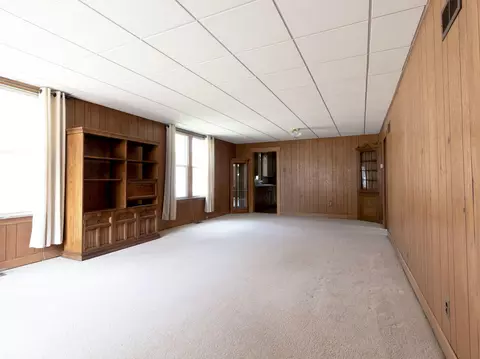 Living - 420 E Benton St, Morris, IL 60450 photo 1 of 4