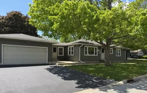 208 W State St, North Aurora, IL 60542