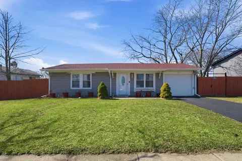 175 Creekside Dr, Bolingbrook, IL 60440