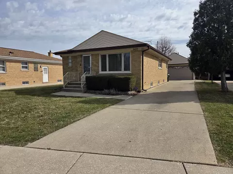 8423 N Shermer Rd N, Niles, IL 60714