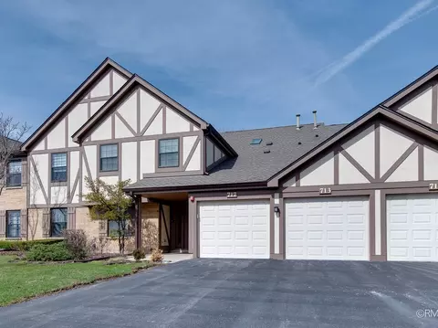 715 Elizabeth Dr #24, Wood Dale, IL 60191
