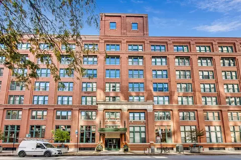 411 W Ontario St #515, Chicago, IL 60654