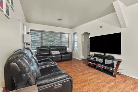 4820 W Haddon Ave, Chicago, IL 60651 photo 3
