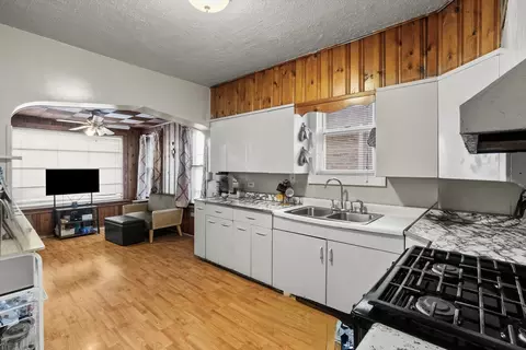 4820 W Haddon Ave, Chicago, IL 60651 photo 6