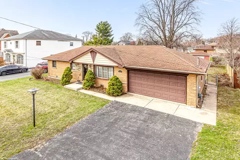 8420 S New England Ave, Burbank, IL 60459