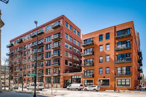 226 N Clinton St #112, Chicago, IL 60661
