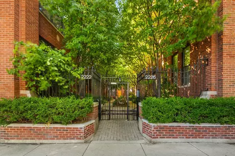 2222 N Racine Ave #13, Chicago, IL 60614