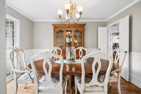 Dining - 4233 Oaksbury Ln, Rolling Meadows, IL 60008 photo 2 of 3