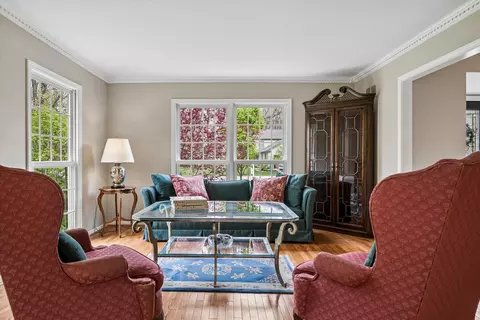 Living - 4233 Oaksbury Ln, Rolling Meadows, IL 60008 photo 2 of 3