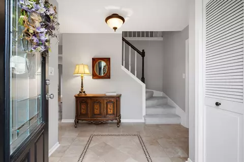 Entry Way - 4233 Oaksbury Ln, Rolling Meadows, IL 60008 photo 1 of 2