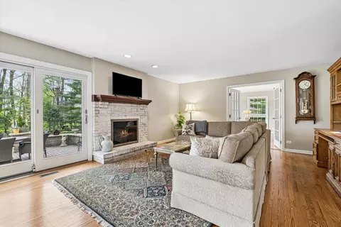Living - 4233 Oaksbury Ln, Rolling Meadows, IL 60008 photo 3 of 3
