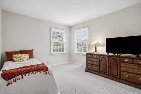 Bedroom - 4233 Oaksbury Ln, Rolling Meadows, IL 60008 photo 2 of 6