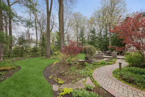 Exterior - 4233 Oaksbury Ln, Rolling Meadows, IL 60008 photo 2 of 4