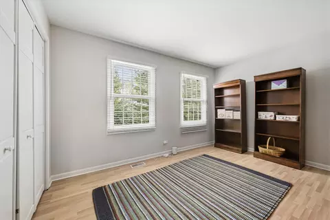 Bedroom - 4233 Oaksbury Ln, Rolling Meadows, IL 60008 photo 4 of 6