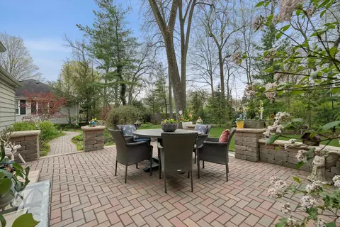 Exterior - 4233 Oaksbury Ln, Rolling Meadows, IL 60008 photo 3 of 4
