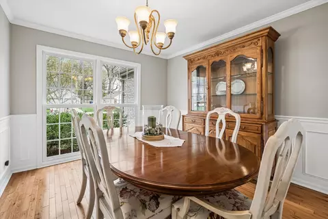 Dining - 4233 Oaksbury Ln, Rolling Meadows, IL 60008 photo 1 of 3