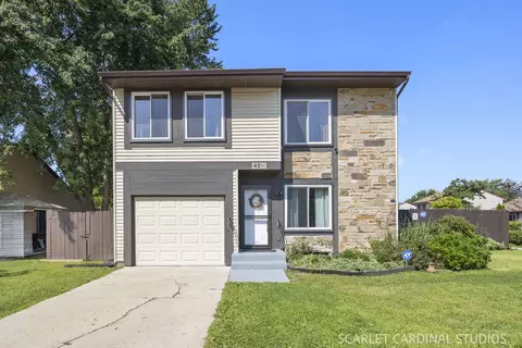 2 S620 Hampton Dr, Warrenville, IL 60555