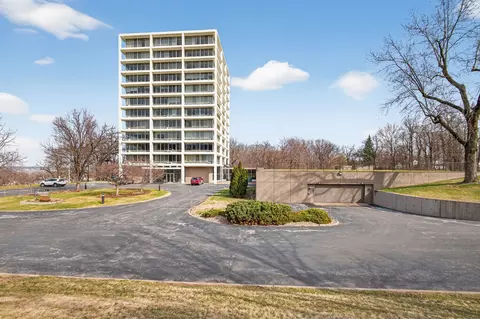 1337 21st Ave #3D, Rock Island, IL 61201