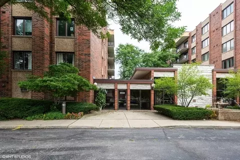 9558 Gross Point Rd #A406, Skokie, IL 60076