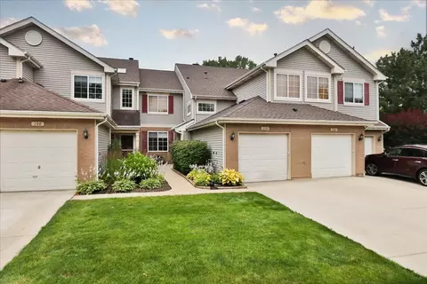202 Sierra Pass Dr, Schaumburg, IL 60194