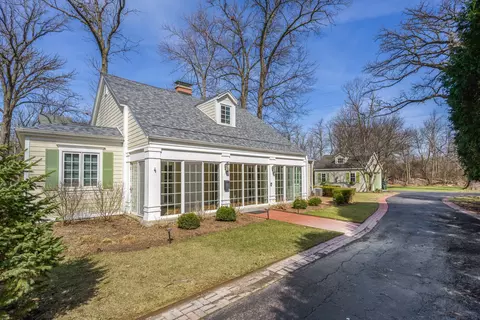 901 E Glenwood Rd, Glenview, IL 60025