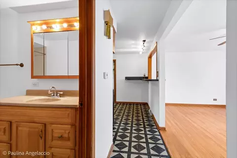 Entry Way - 4618 Custer Ave, Brookfield, IL 60513 photo 1 of 1