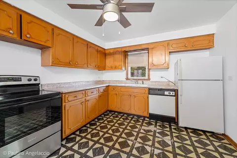 Kitchen - 4618 Custer Ave, Brookfield, IL 60513 photo 2 of 4