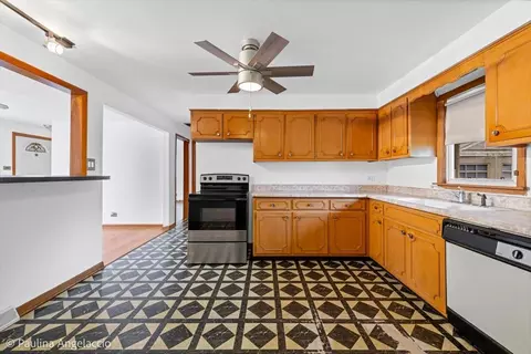 Kitchen - 4618 Custer Ave, Brookfield, IL 60513 photo 3 of 4