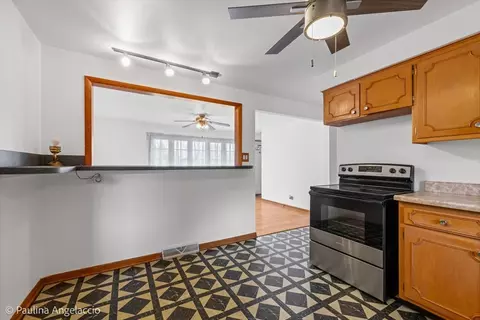 Kitchen - 4618 Custer Ave, Brookfield, IL 60513 photo 4 of 4