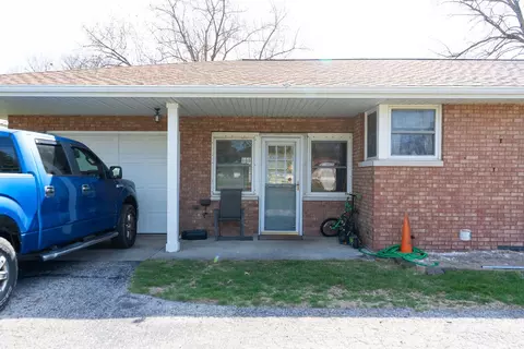 7426 Lancaster Rd, Peoria, IL 61607