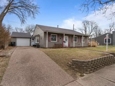3658 15th Avenue Ct, Moline, IL 61265