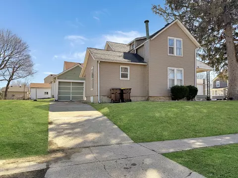 430 W American St, Freeport, IL 61032