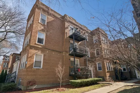 1443 W Victoria St #2F, Chicago, IL 60660