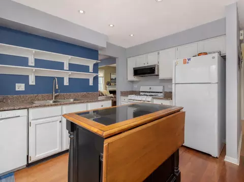 1000 Devonshire Ave, Naperville, IL 60540 photo 7