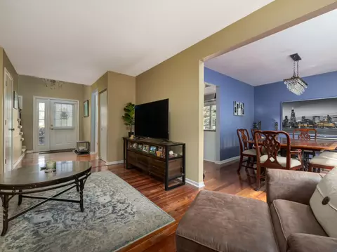 1000 Devonshire Ave, Naperville, IL 60540 photo 5