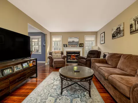 1000 Devonshire Ave, Naperville, IL 60540 photo 3