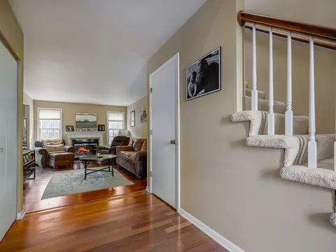 1000 Devonshire Ave, Naperville, IL 60540 photo 4