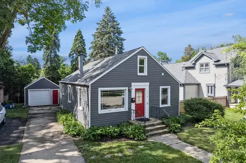206 North St, East Dundee, IL 60118
