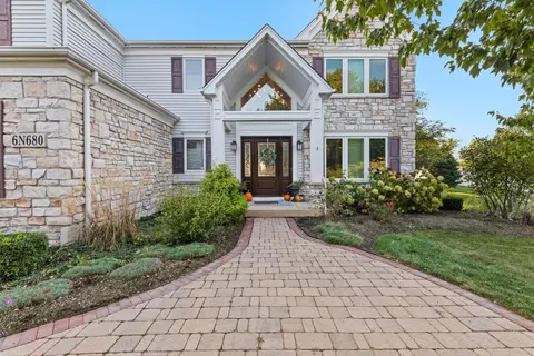 6 N680 Somerset Dr, Saint Charles, IL 60175