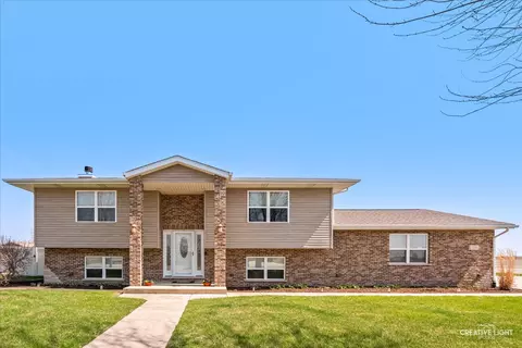 1075 S Illinois St, Coal City, IL 60416