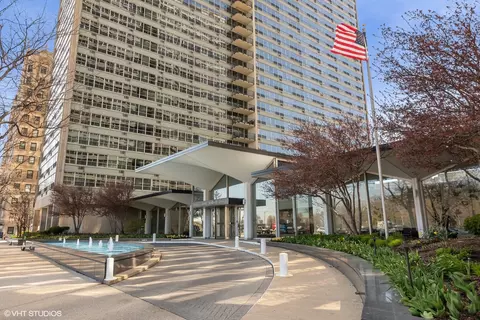 3550 N Lake Shore Dr #2424, Chicago, IL 60657