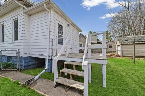 Exterior - 232 W William St, Bement, IL 61813 photo 4 of 9