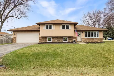 1 N264 Darling St, Carol Stream, IL 60188
