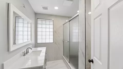 Bath - 1624 Chicago St, Dixon, IL 61021 photo 1 of 1