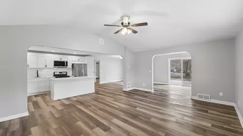 Living - 1624 Chicago St, Dixon, IL 61021 photo 3 of 5