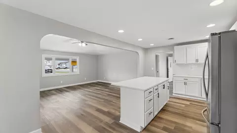 Living - 1624 Chicago St, Dixon, IL 61021 photo 4 of 5